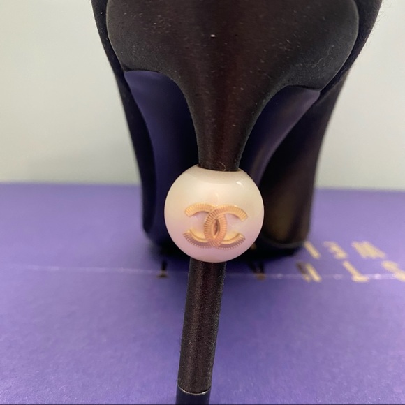 Authentic Chanel Grosgrain Toe Cap Pearl Satin Pumps Pristine Condition Size 38 - Picture 3 of 7